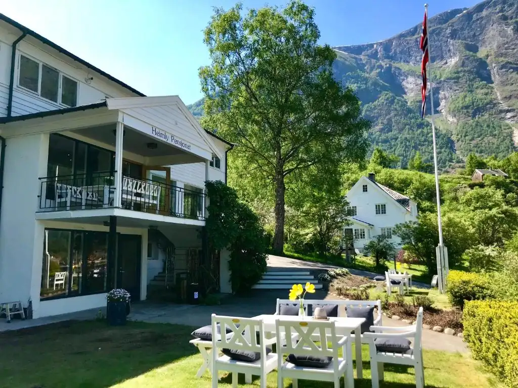 Heimly Pensjonat in Flåm beside Aurlandsfjord